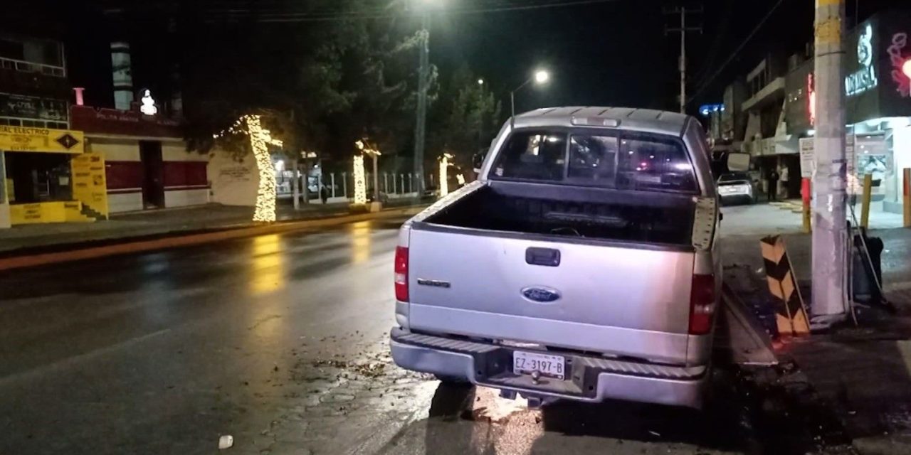 Camioneta pierde el control y termina volcado sobre V. Carranza; conductor fue trasladado de emergencia