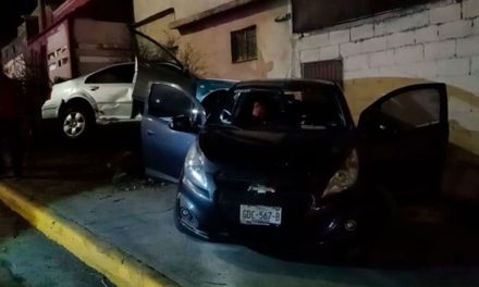 Saltillo: Pierde el control de su vehículo y choca en LEA