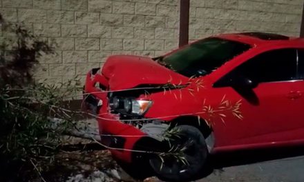 Auto fantasma provoca accidente en Residencial Los Pinos