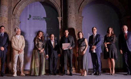 Reconocen a alumno de la UAdeC