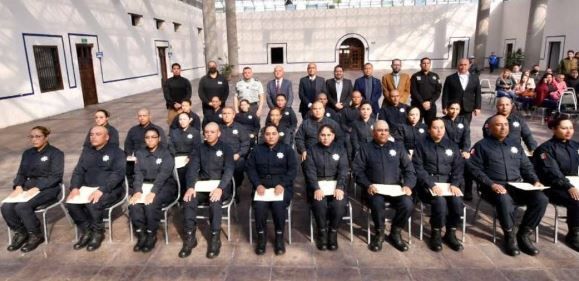 Academia de Policía festeja a graduados
