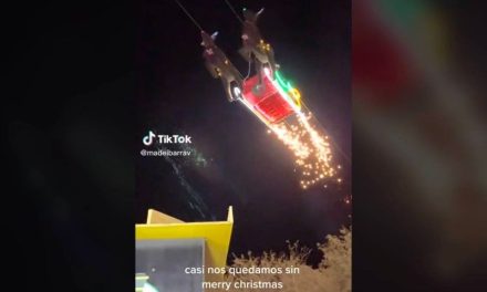 Video: Santa estuvo a punto de morir luego de sufrir un accidente en su trineo dentro de un parque en Guanajuato