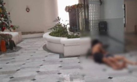 Mujer se cae de un segundo piso en un hotel de Acapulco por el sismo del domingo