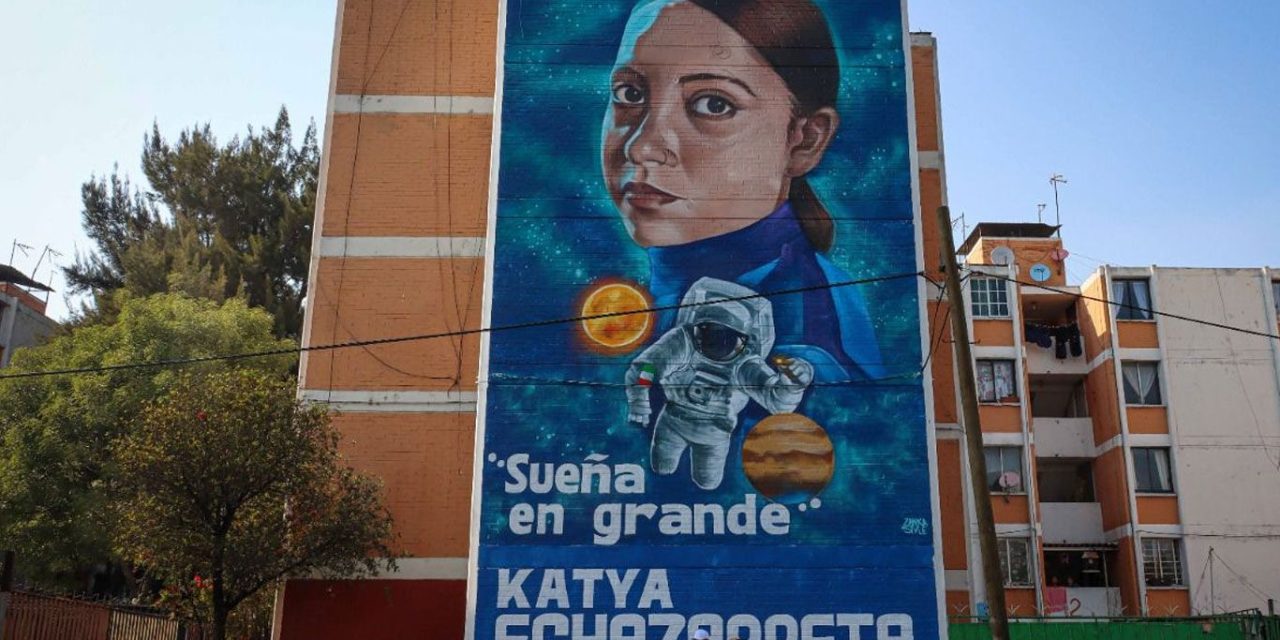 Develan mural de Katya Echazarreta, la primer mexicana en ir al espacio