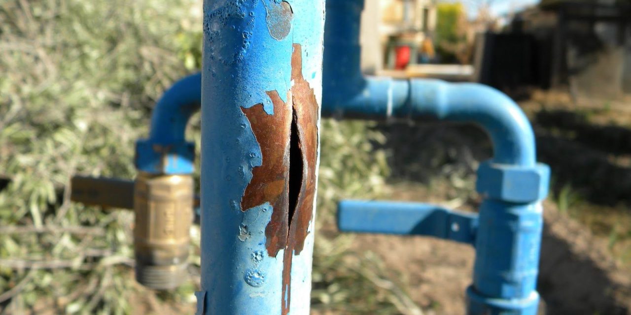 Saltillo: Siguen apareciendo más fugas de agua; medidores y tuberías se dañaron por el frío