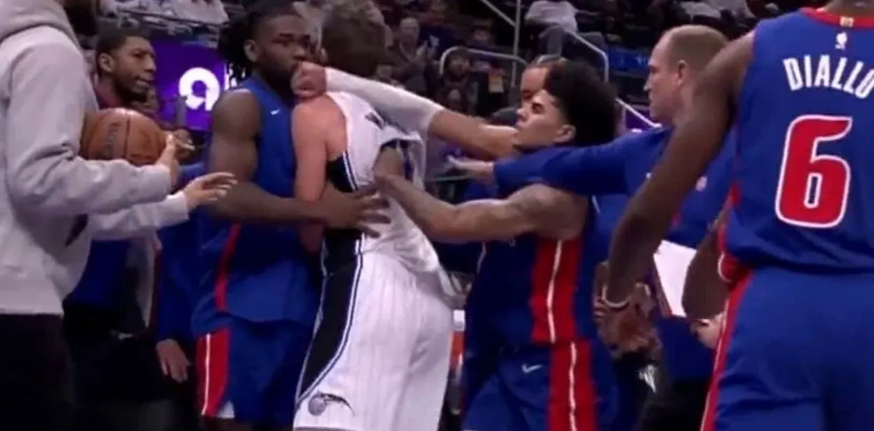 Noquean a jugador durante partido de NBA (video)