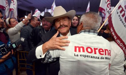 Arranca Armando Guadiana su precampaña en Saltillo