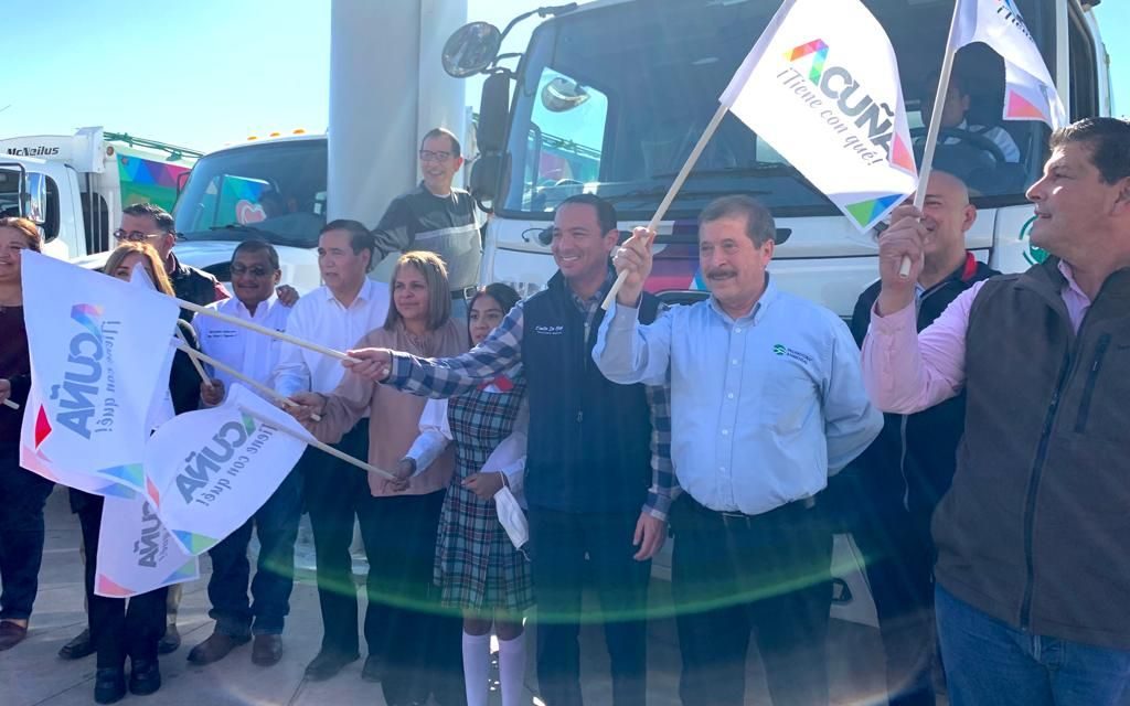 Entrega alcalde unidades de recolección en Acuña