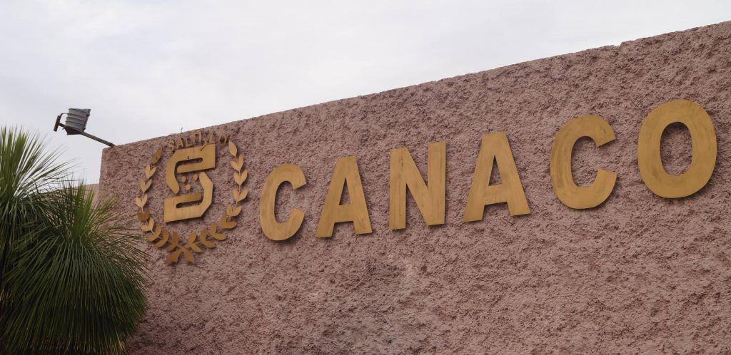 Congreso entrega reconocimiento a la CANACO Saltillo