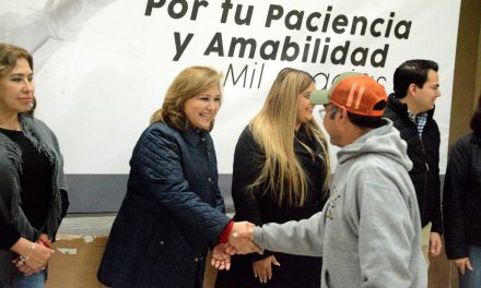 En Sabinas, celebra alcaldesa a los meseros