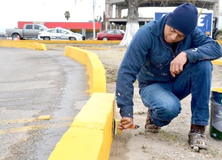Cuadrillas mejoran la imagen urbana en Sabinas