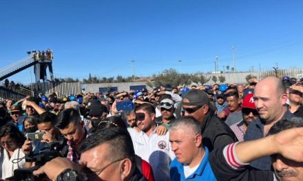 Obreros de AHMSA exigen pago de ahorro