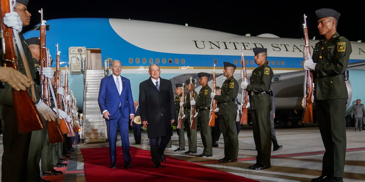 Biden llega a México; es recibido por AMLO