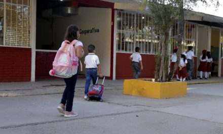 Regresan 667 mil alumnos a clases en Coahuila: MARS