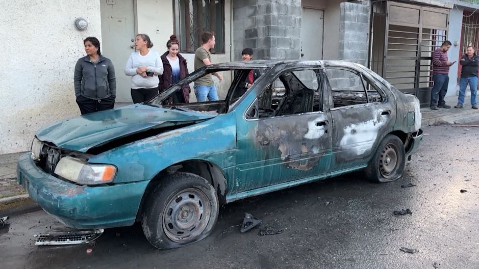Arde vehículo en Satélite Sur de Saltillo: pudo haber sido provocado