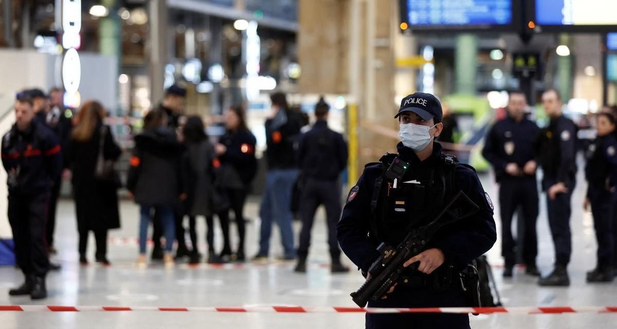 Hombre acuchilla a seis personas en la estación central de París