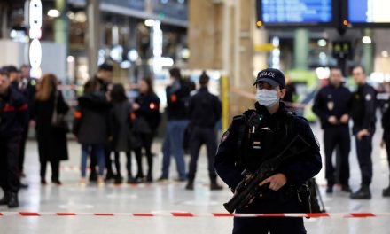 Hombre acuchilla a seis personas en la estación central de París
