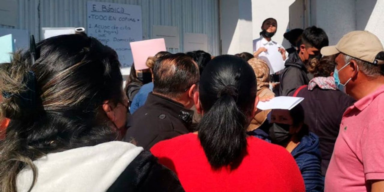 Se desata trifulca por atraso en pago de becas del Bienestar en Hidalgo