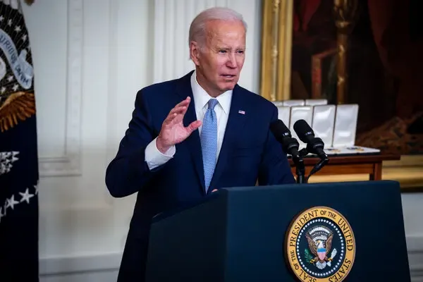 Biden ‘coopera’ con la justicia por documentos clasificados hallados en su hogar