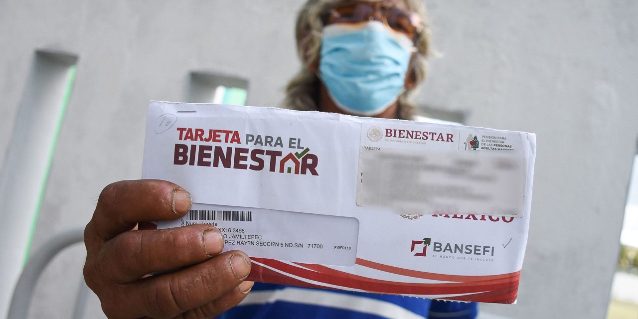 Saltillenses acuden a cobrar su pensión del programa Bienestar
