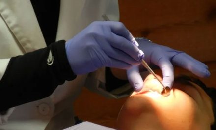Vinculan a proceso a dentista tras muerte de niño de 11 años en Querétaro