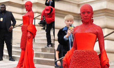 Impacta Doja Cat cubierta en 30 mil cristales, en desfile de moda en París