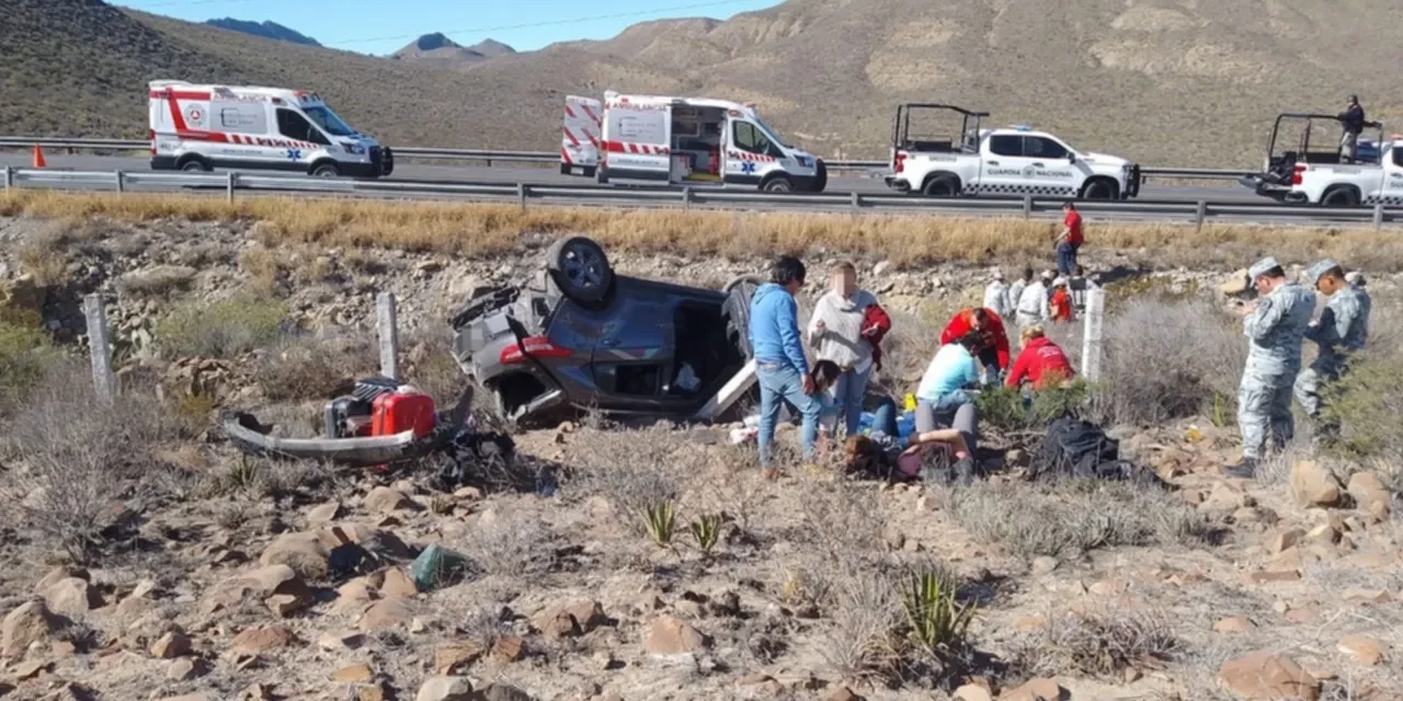 Vuelca familia sobre la Monclova