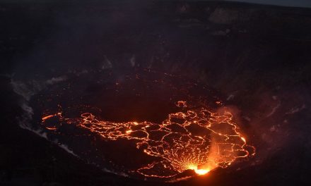 Tras un mes de calma, volcán Kilauea entra en erupción en Hawái