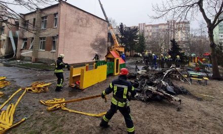 Pierde la vida el Ministro del Interior en Ucrania al caer un helicóptero al lado de un Kinder que dejó 14 víctimas