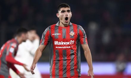 El mexicano Johan Vásquez y Cremonese se hunden en la Serie A