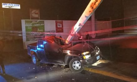 Saltillo: Muere joven tras chocar contra poste sobre distribuidor vial El Sarape