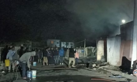 Nada se salvo de las llamas; incendio consumió un tejabán en la colonia Rubén Jaramillo de Saltillo