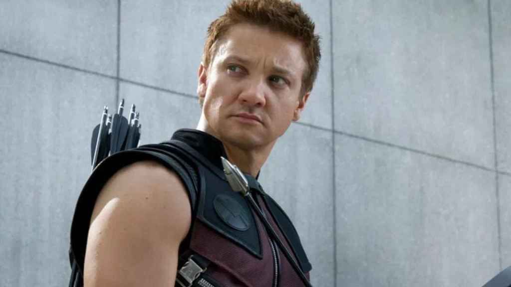 El actor que interpreta a Hawkeye está en estado crítico tras sufrir accidente quitando nieve