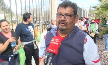 Quedan en espera cientos de jóvenes: entregan casi 500 becas Benito Juárez al día en Saltillo
