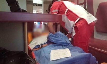 Madre e hijo resultan con quemaduras luego de que explotara tanque en puesto de gorditas en Saltillo