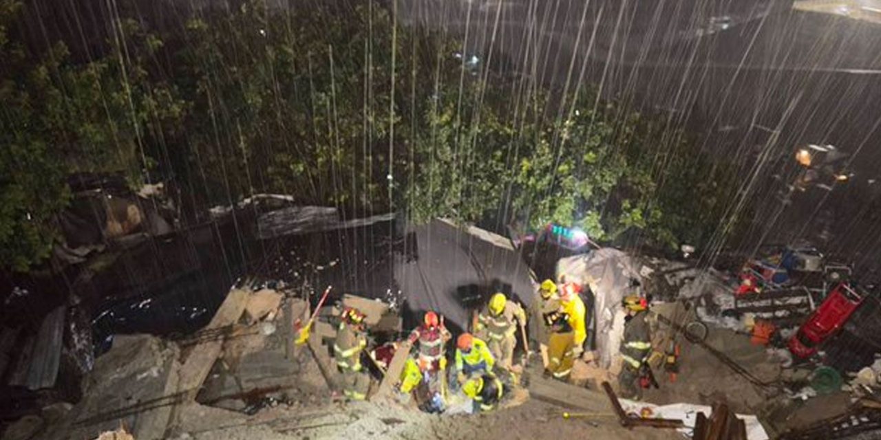 Desalojan a 50 personas tras derrumbes por lluvias en Tijuana