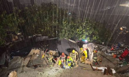 Desalojan a 50 personas tras derrumbes por lluvias en Tijuana