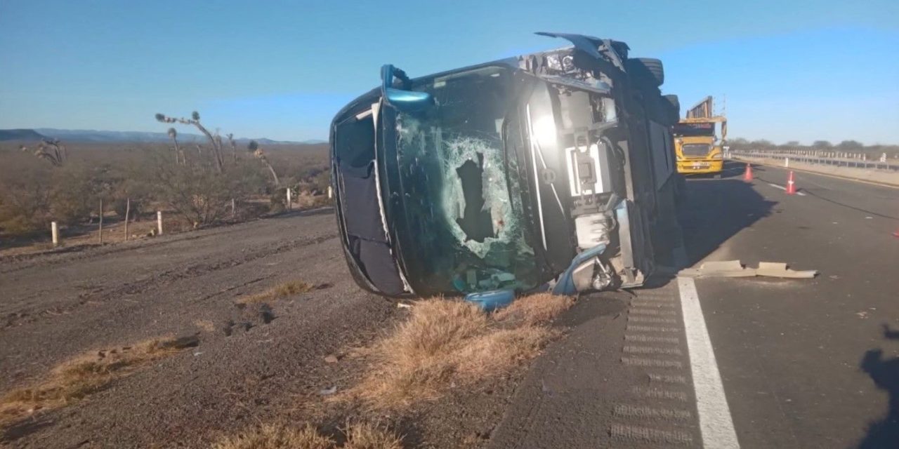 2023 inicia con tragedia; mueren 4 personas en volcadura de camión en la Torreón-Saltillo