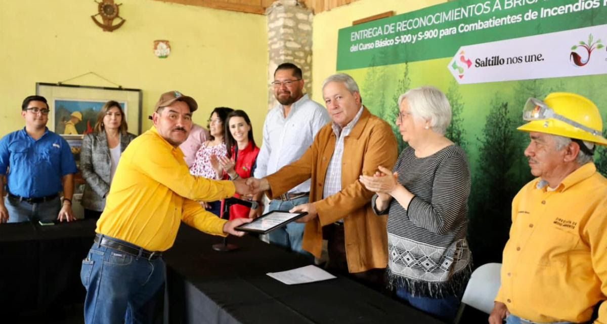 Reconoce Chema Fraustro a brigadistas forestales