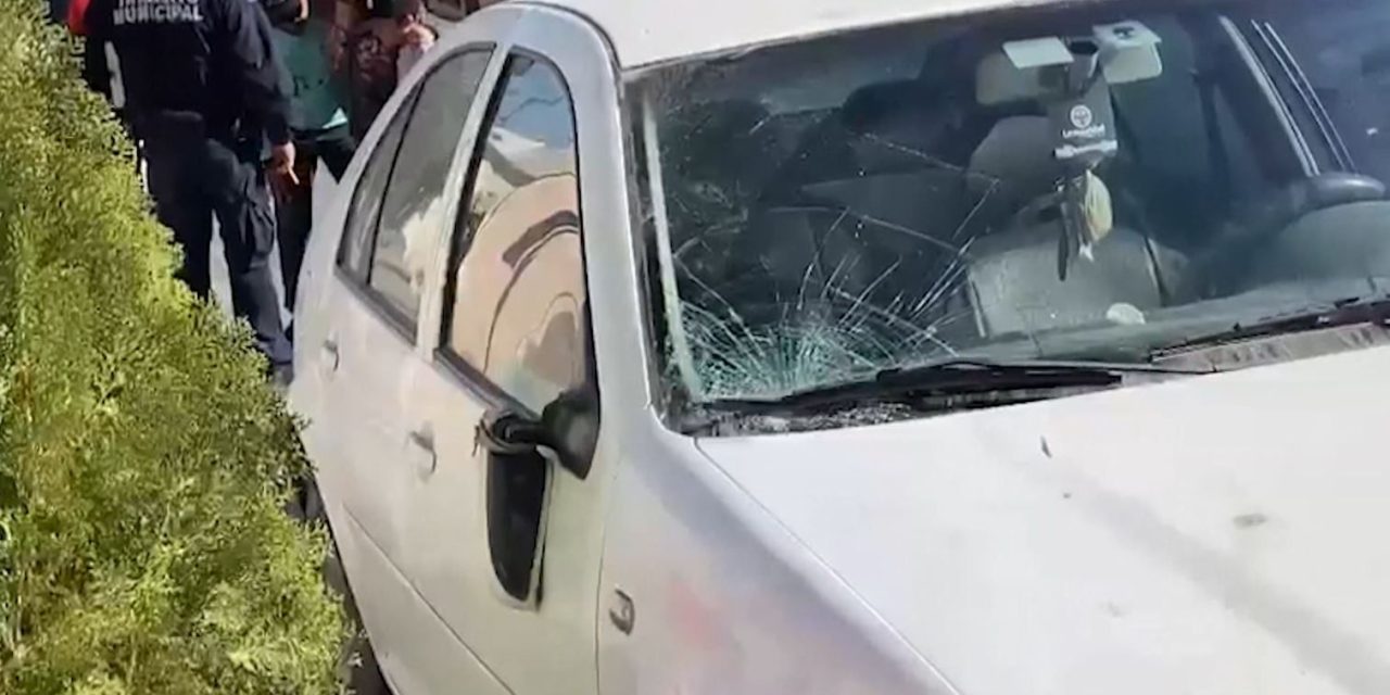 Saltillo: Mujer se impacta contra vehículo en movimiento; cruza la vía sin precaución alguna