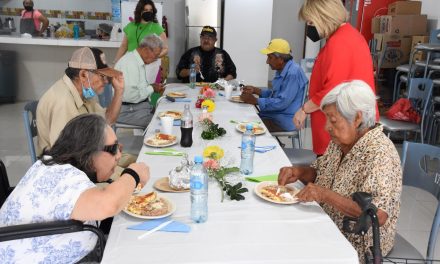 Ofrecen alimentos a bajo costo para estudiantes en Torreón