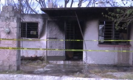 Sujeto prende fuego a vivienda de su expareja en Monclova ¡Sus hijos estaban dentro!