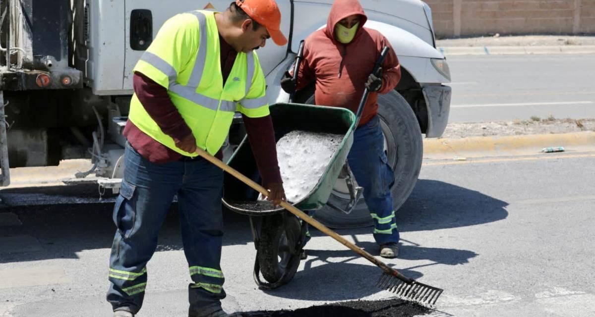 Trabajan a diario en vialidades de Saltillo