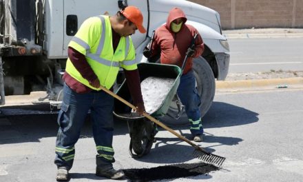 Trabajan a diario en vialidades de Saltillo