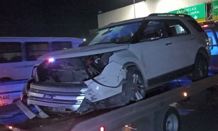 Saltillo: Abandonan camioneta tras chocar en LEA