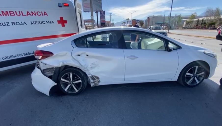 Mujer lesionada tras accidente automovilístico en bulevar Colosio de Saltillo