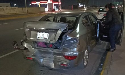 Por querer llegar rápido a casa, conductor ocasiona un choque en Saltillo