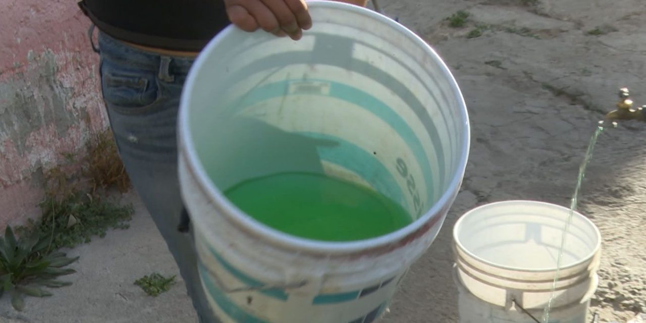 Contaminan agua en Arteaga; advierte alcalde que acto es un delito y se busca al responsable