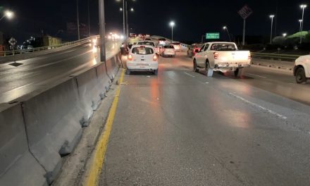 Hombre alcoholizado choca e intenta huir en Saltillo pero la policía logra detenerlo