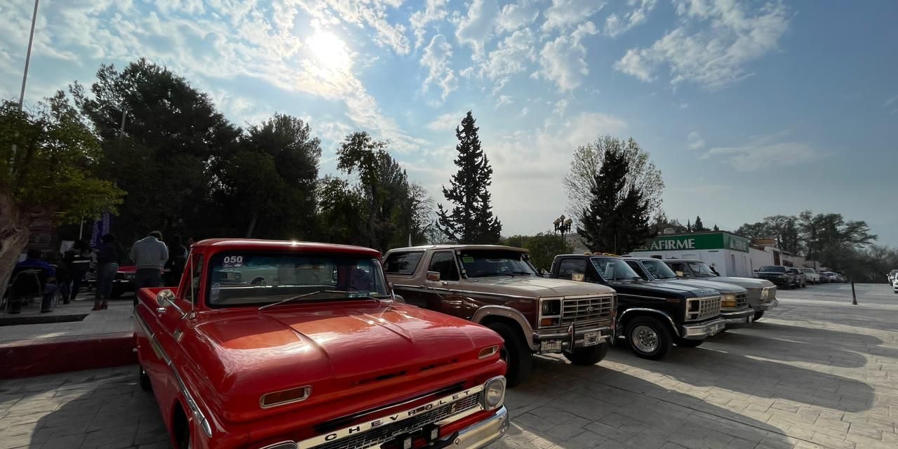 Celebrarán Día nacional del auto antiguo con rodada en Arteaga